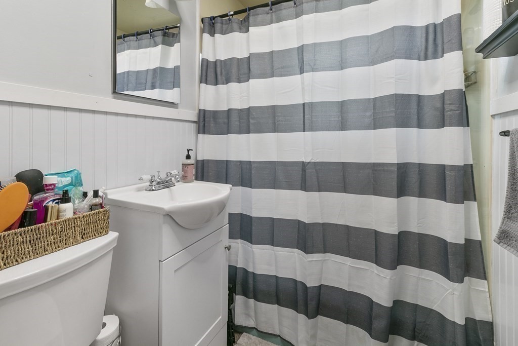 148 Regal Street Springfield, MA 01118 - Photo 9 of 18