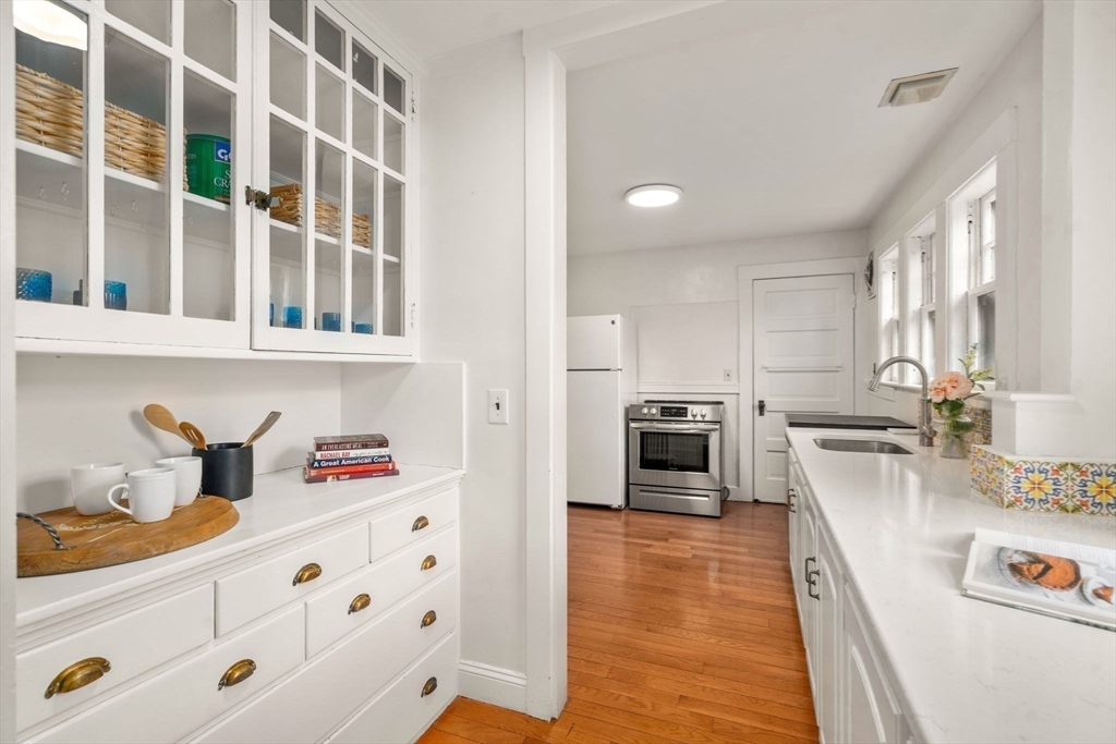 12 Leighton Road Wellesley, MA 02482 - Photo 15 of 34