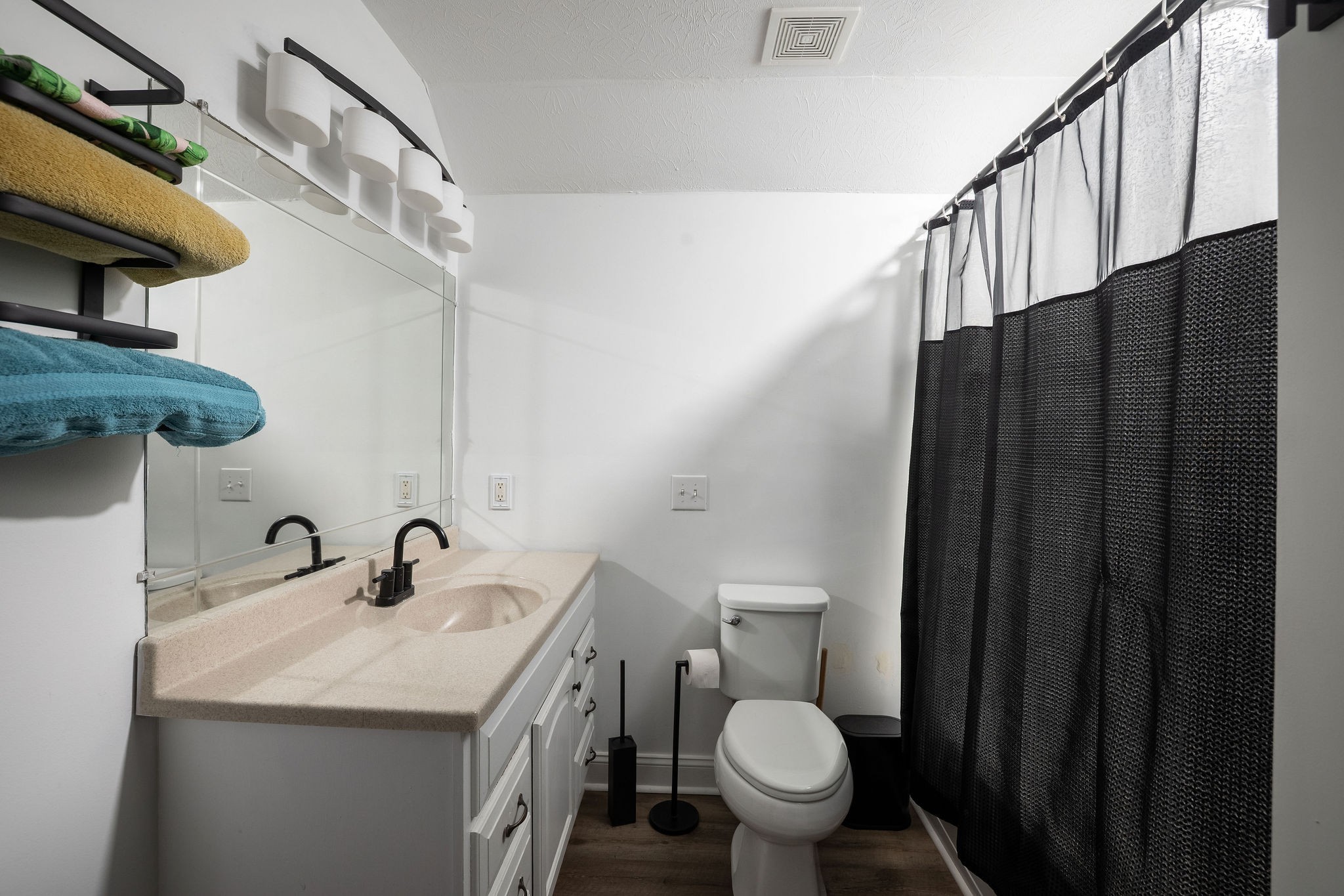 95 Old 25 Loop Hartsville, TN 37074 - Photo 46 of 99 a bathroom with sink and mirror