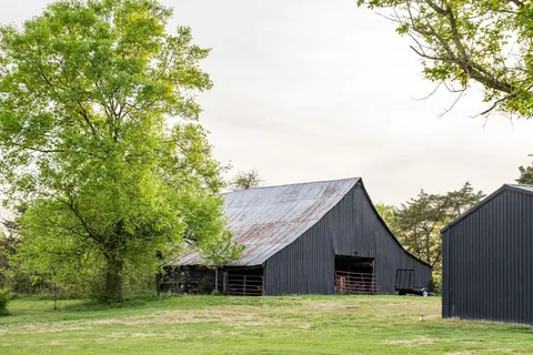 $889,000 | 95 Old 25 Loop, Hartsville, TN 37074