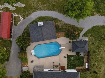 $889,000 | 95 Old 25 Loop, Hartsville, TN 37074