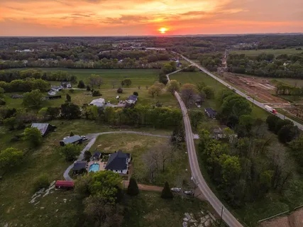 $889,000 | 95 Old 25 Loop, Hartsville, TN 37074
