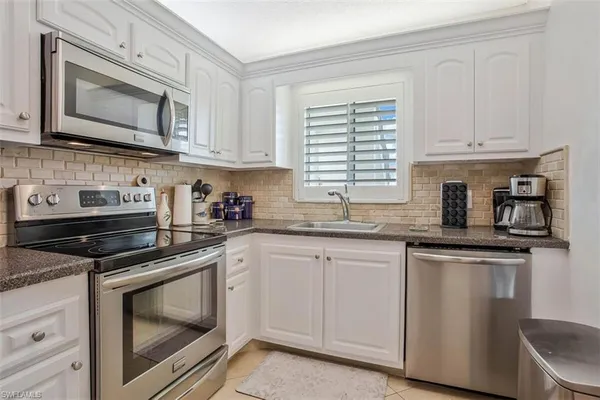 $1,700 | 4318 27th Court Southwest, Unit 101, Naples, FL 34116