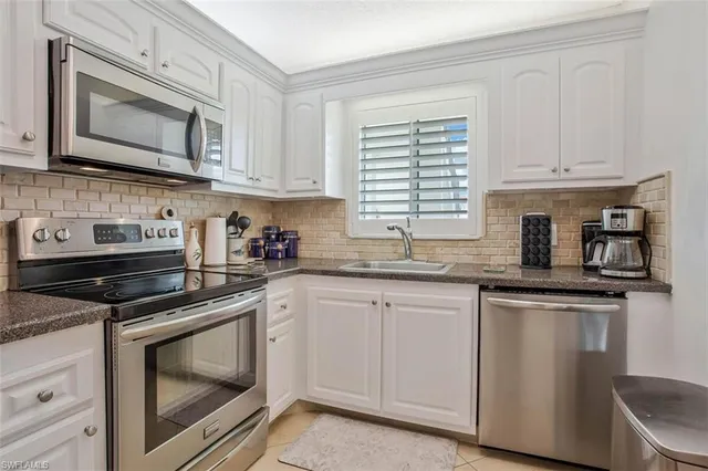 $1,650 | 4318 27th Court Southwest, Unit 101, Naples, FL 34116