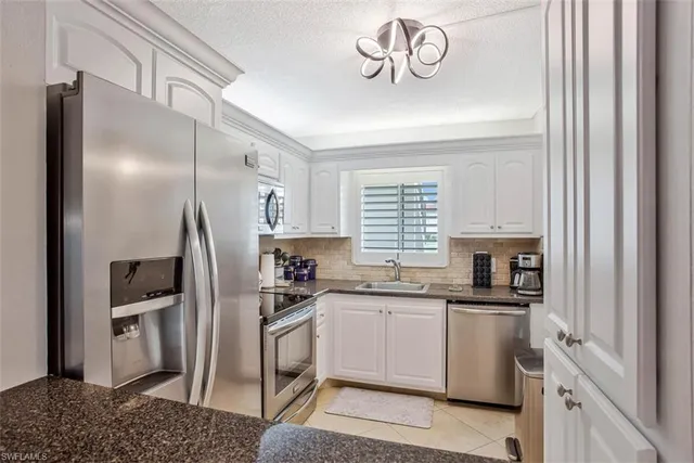 $1,650 | 4318 27th Court Southwest, Unit 101, Naples, FL 34116