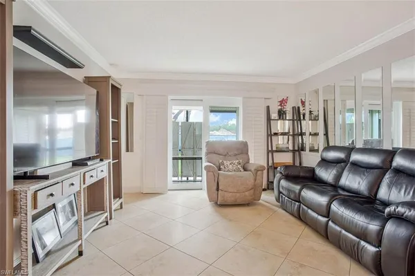 $1,700 | 4318 27th Court Southwest, Unit 101, Naples, FL 34116