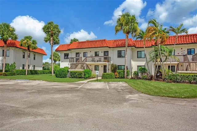 $1,650 | 4318 27th Court Southwest, Unit 101, Naples, FL 34116
