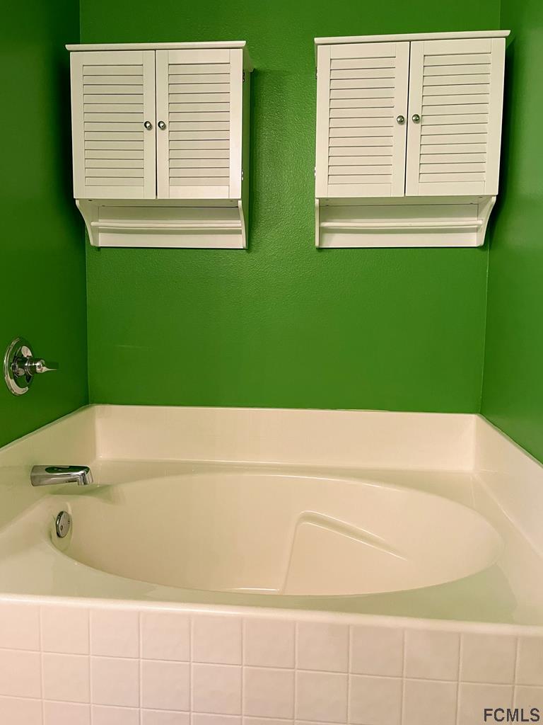 56 Karat Path Palm Coast, FL 32164 - Photo 20 of 44 LARGE ROMAN SOAKING TUB!