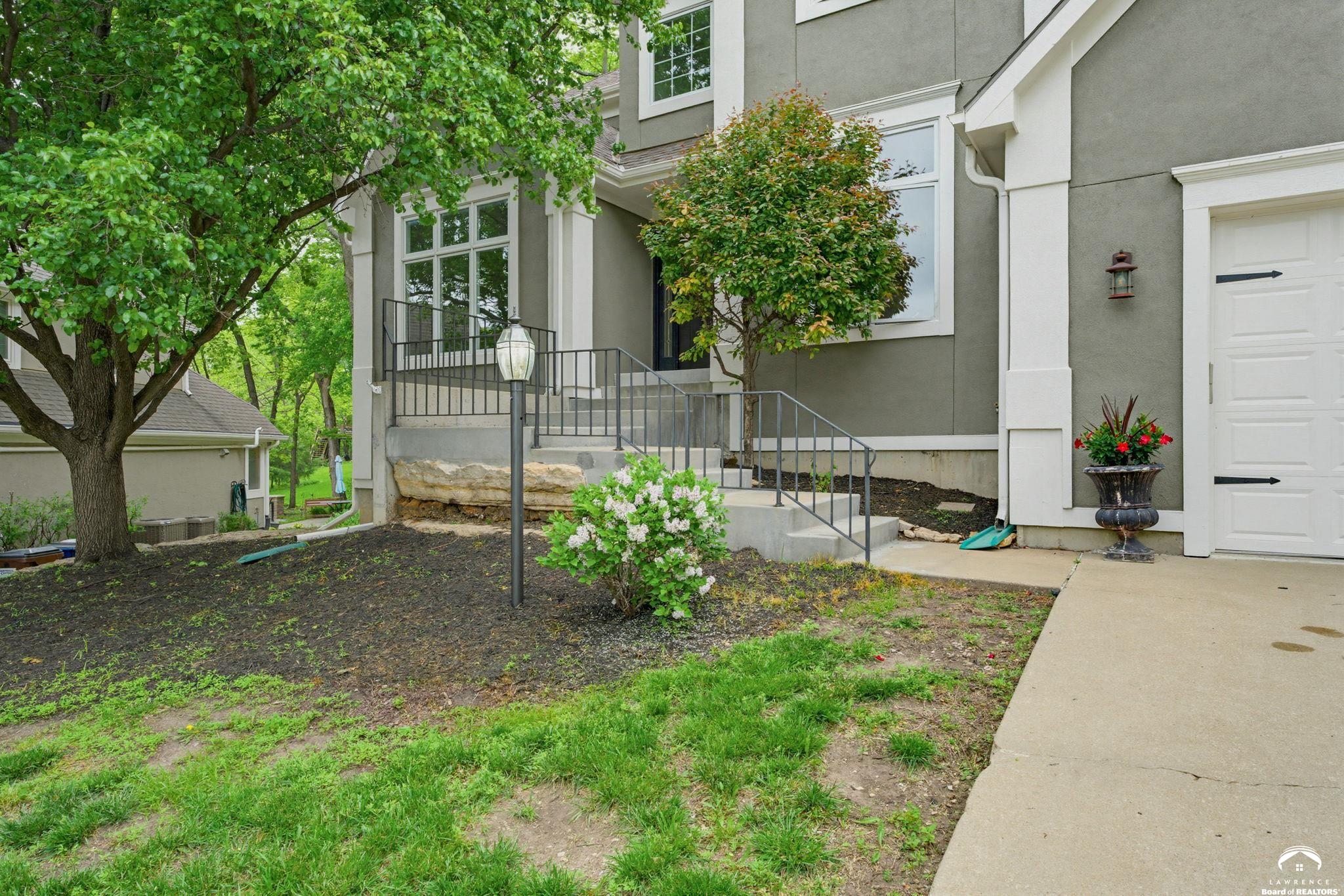 1124 Dubs Court Lawrence, KS 66049 - Photo 6 of 69