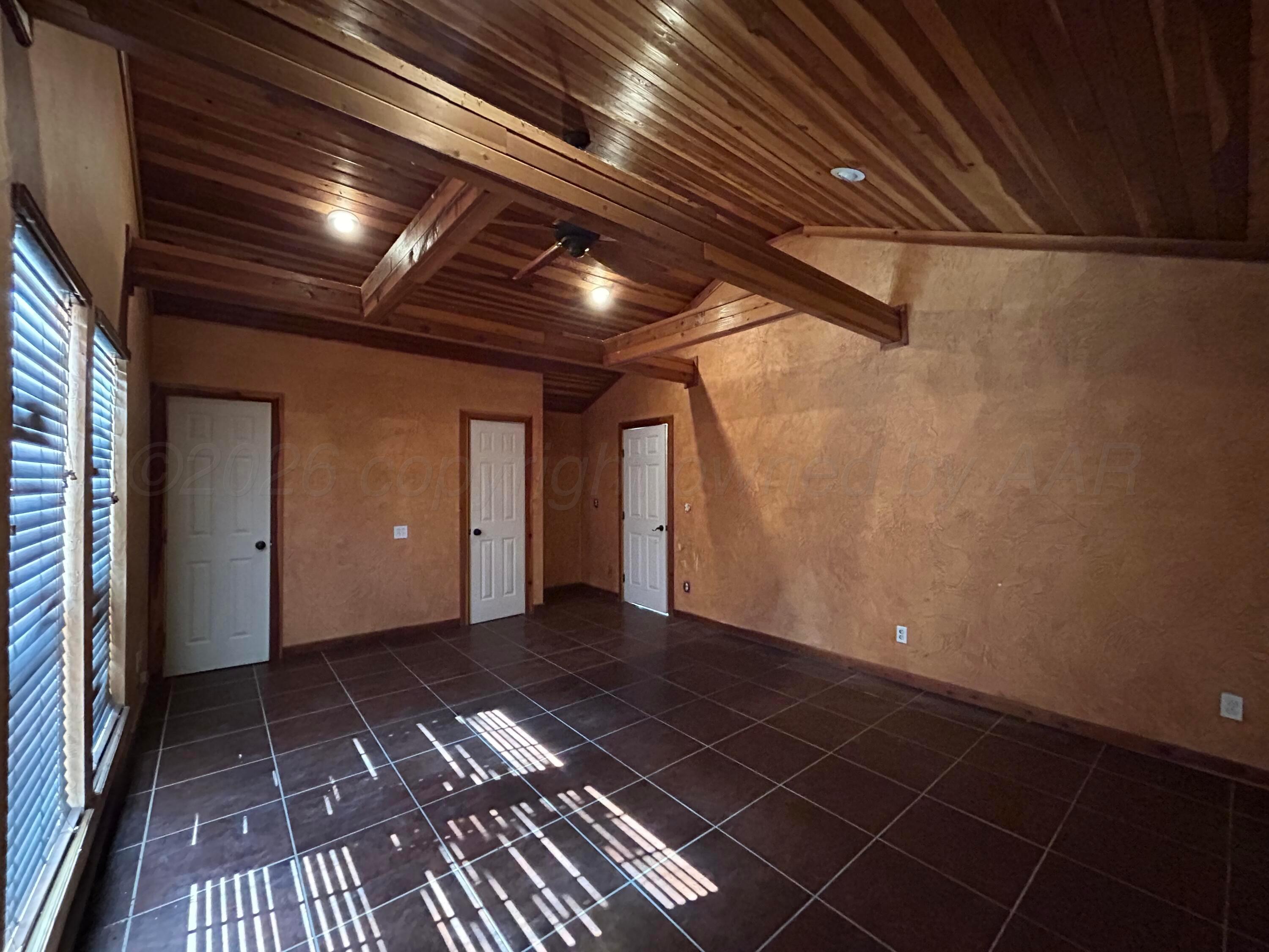 923 Elmore Street Borger, TX 79007 - Photo 9 of 18 a view of a room