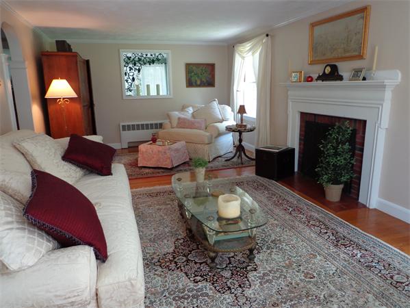 28 Fox Road Wakefield, MA 01880 - Photo 3 of 30 Gallery Image 3