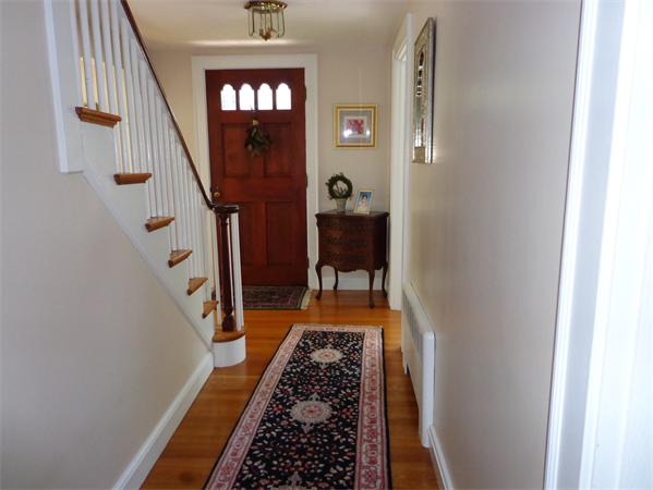 28 Fox Road Wakefield, MA 01880 - Photo 4 of 30 Gallery Image 4