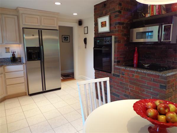 28 Fox Road Wakefield, MA 01880 - Photo 5 of 30 Gallery Image 5