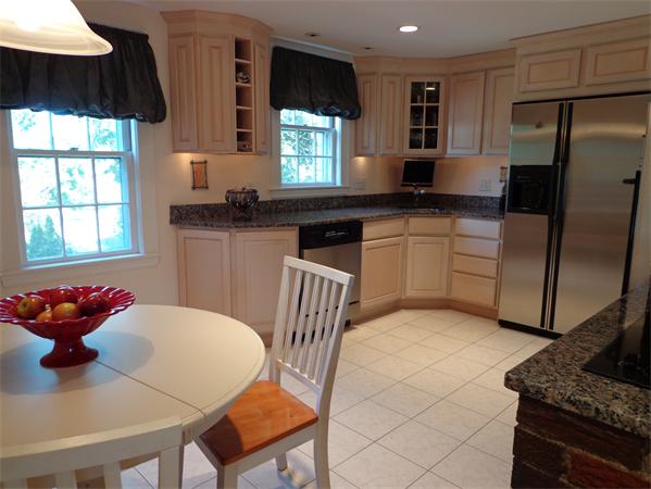 28 Fox Road Wakefield, MA 01880 - Photo 6 of 30 Gallery Image 6