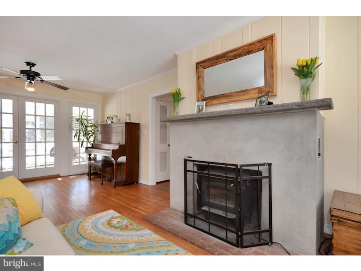 2576 North Sugan Road New Hope, PA 18938 - Photo 5 of 25 Living Room