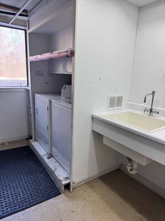 320 Elm Street, Unit 3 Southbridge, MA 01550 - Photo 13 of 16