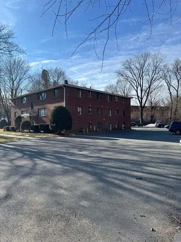 $1,600 | 320 Elm Street, Unit 3, Southbridge, MA 01550