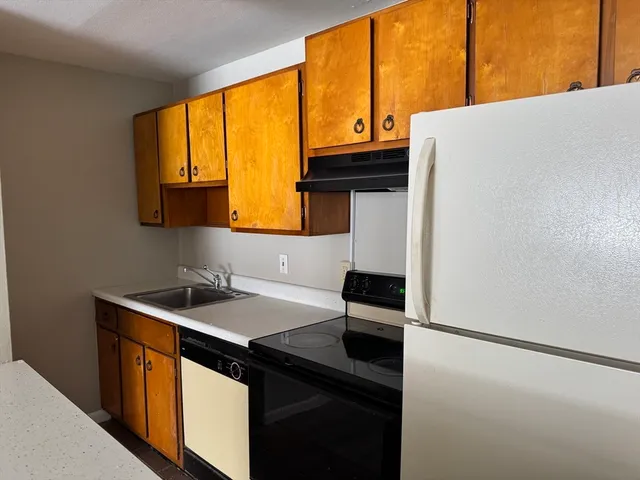 $1,600 | 320 Elm Street, Unit 3, Southbridge, MA 01550