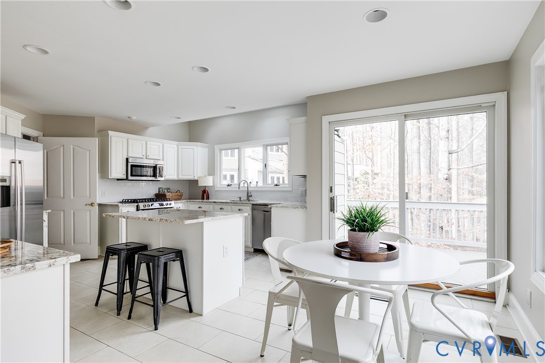 3207 Stony Point Road, Unit C Richmond, VA 23235 - Photo 17 of 40 a kitchen with a table and chairs