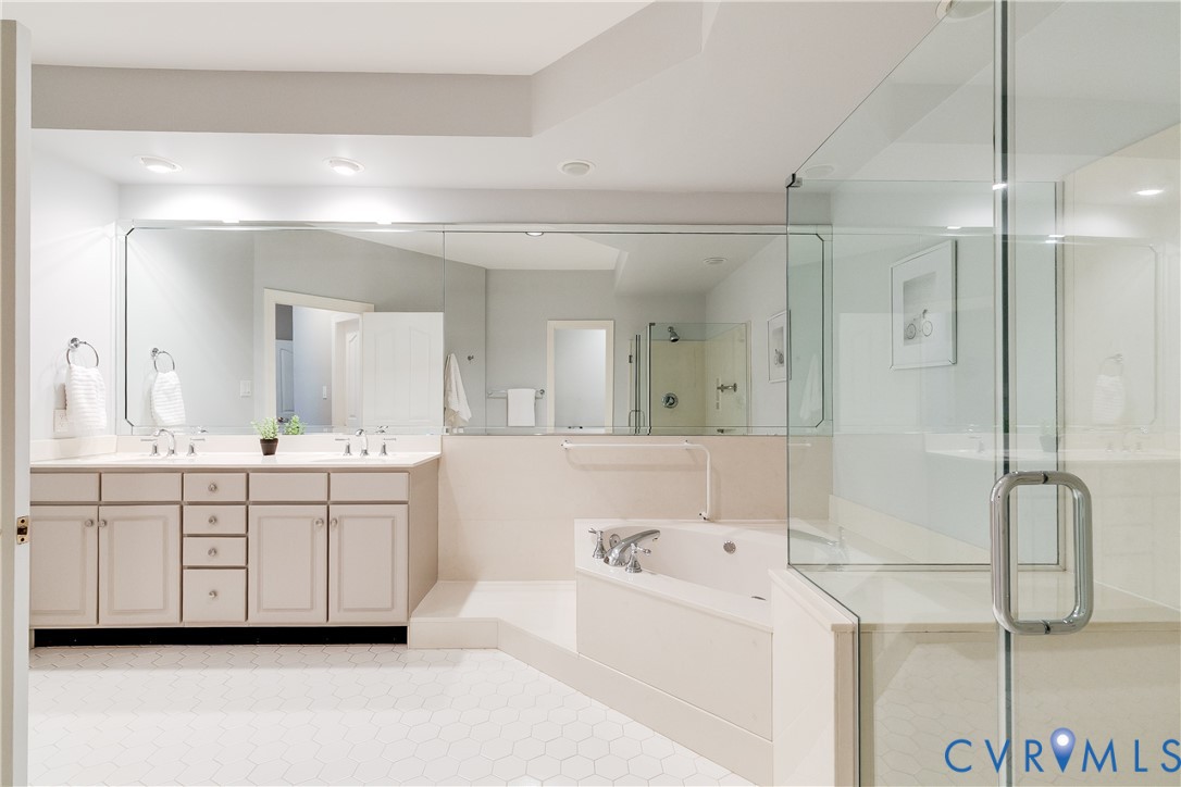 3207 Stony Point Road, Unit C Richmond, VA 23235 - Photo 31 of 40 a bathroom with a tub sink and mirror