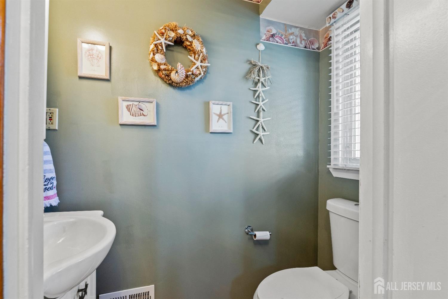 26 Rolling Road East Brunswick, NJ 08816 - Photo 12 of 32 Gallery Image 12