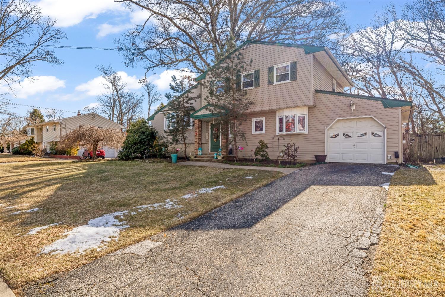 26 Rolling Road East Brunswick, NJ 08816 - Photo 2 of 32 Gallery Image 2