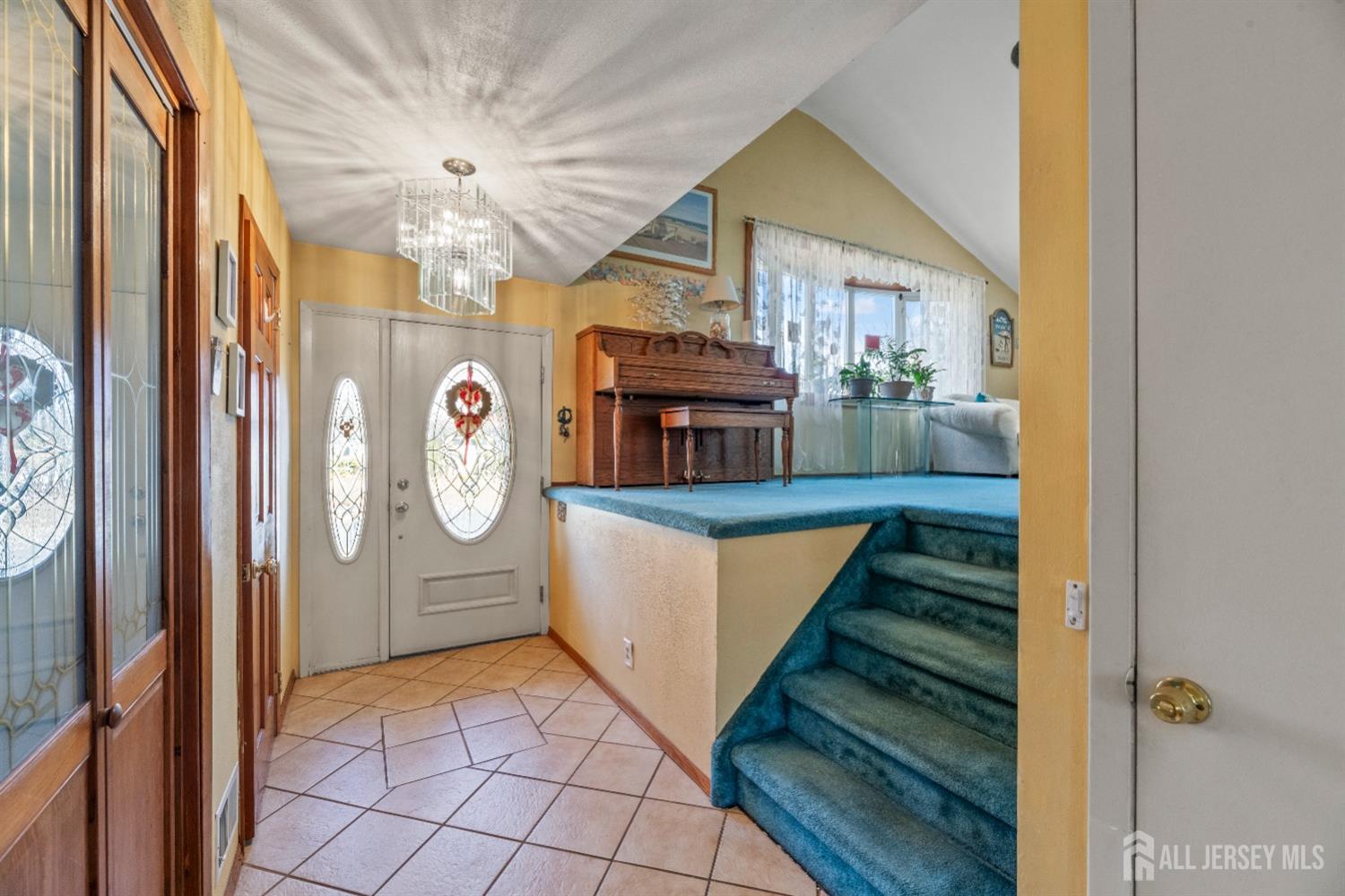 26 Rolling Road East Brunswick, NJ 08816 - Photo 4 of 32 Gallery Image 4