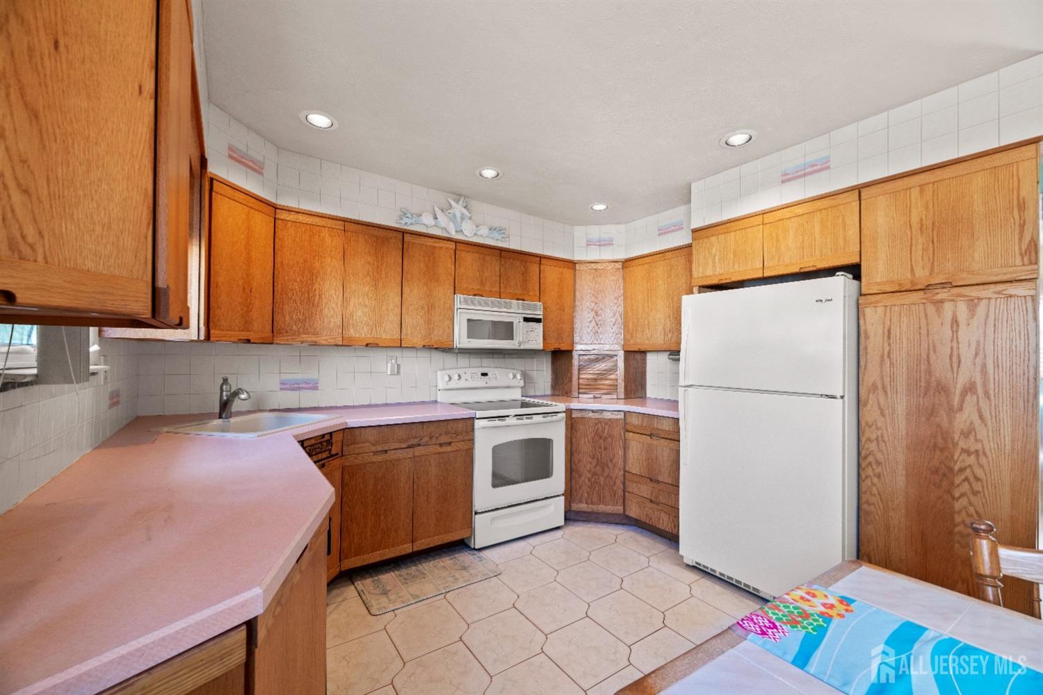 26 Rolling Road East Brunswick, NJ 08816 - Photo 9 of 32 Gallery Image 9
