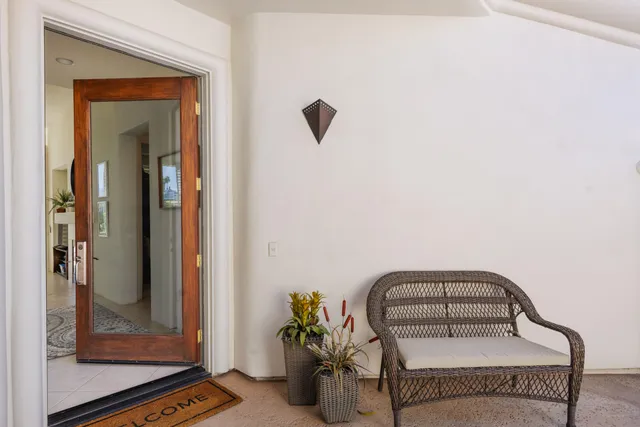 a view of entryway with livingroom