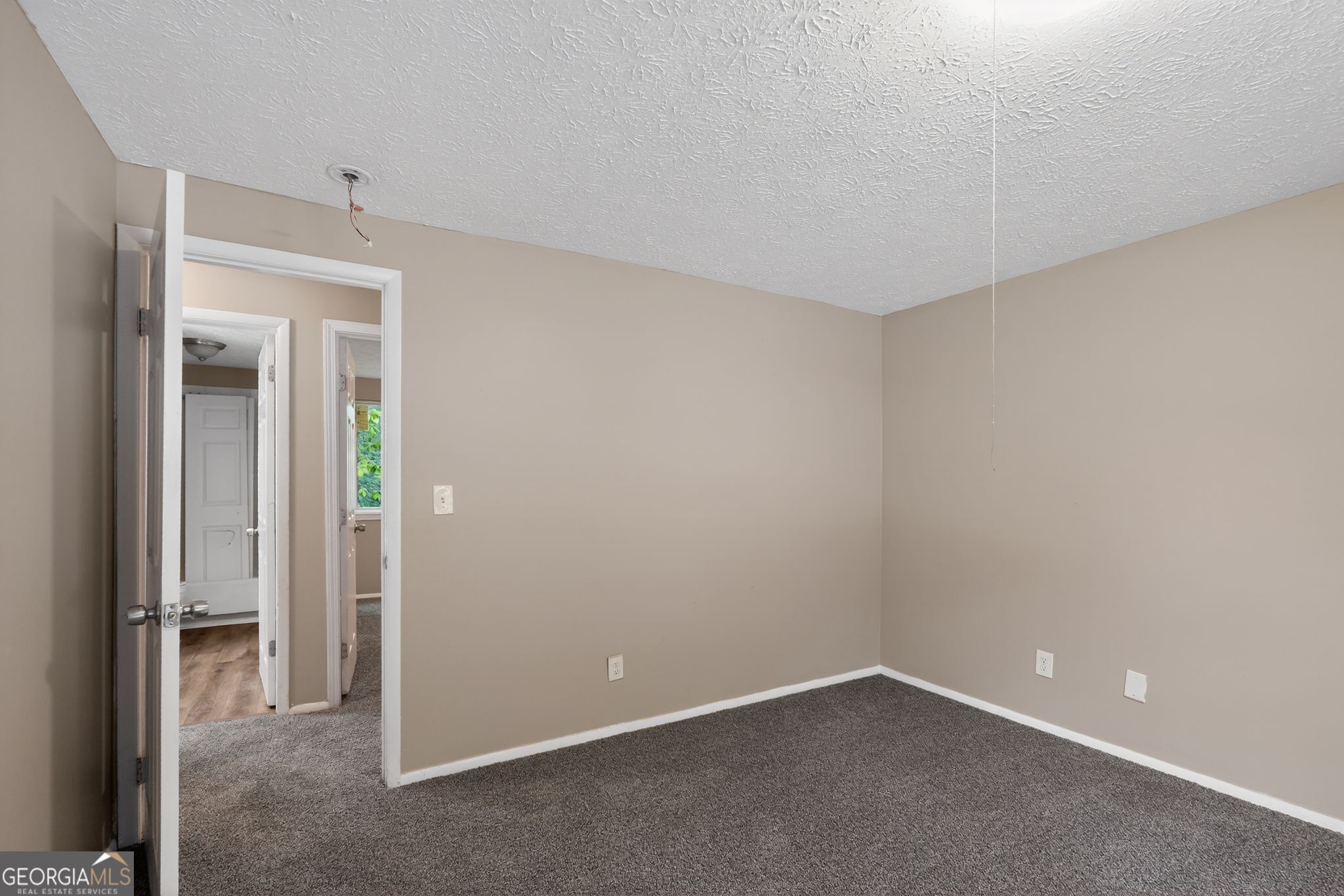 2075 Countydown Lane Stone Mountain, GA 30088 - Photo 3 of 33