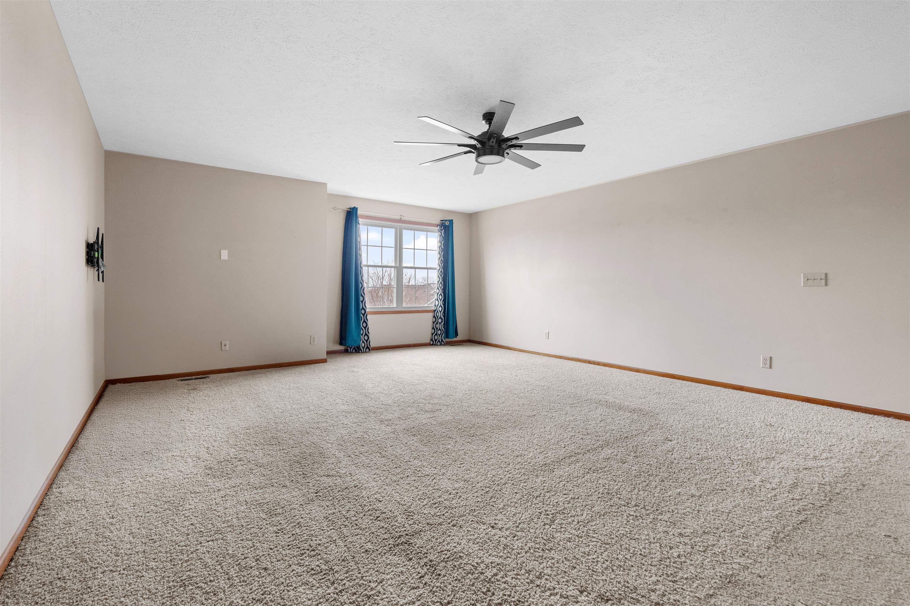8507 Crooked Bend Road Machesney Park, IL 61115 - Photo 20 of 33 a view of a big room with carpet