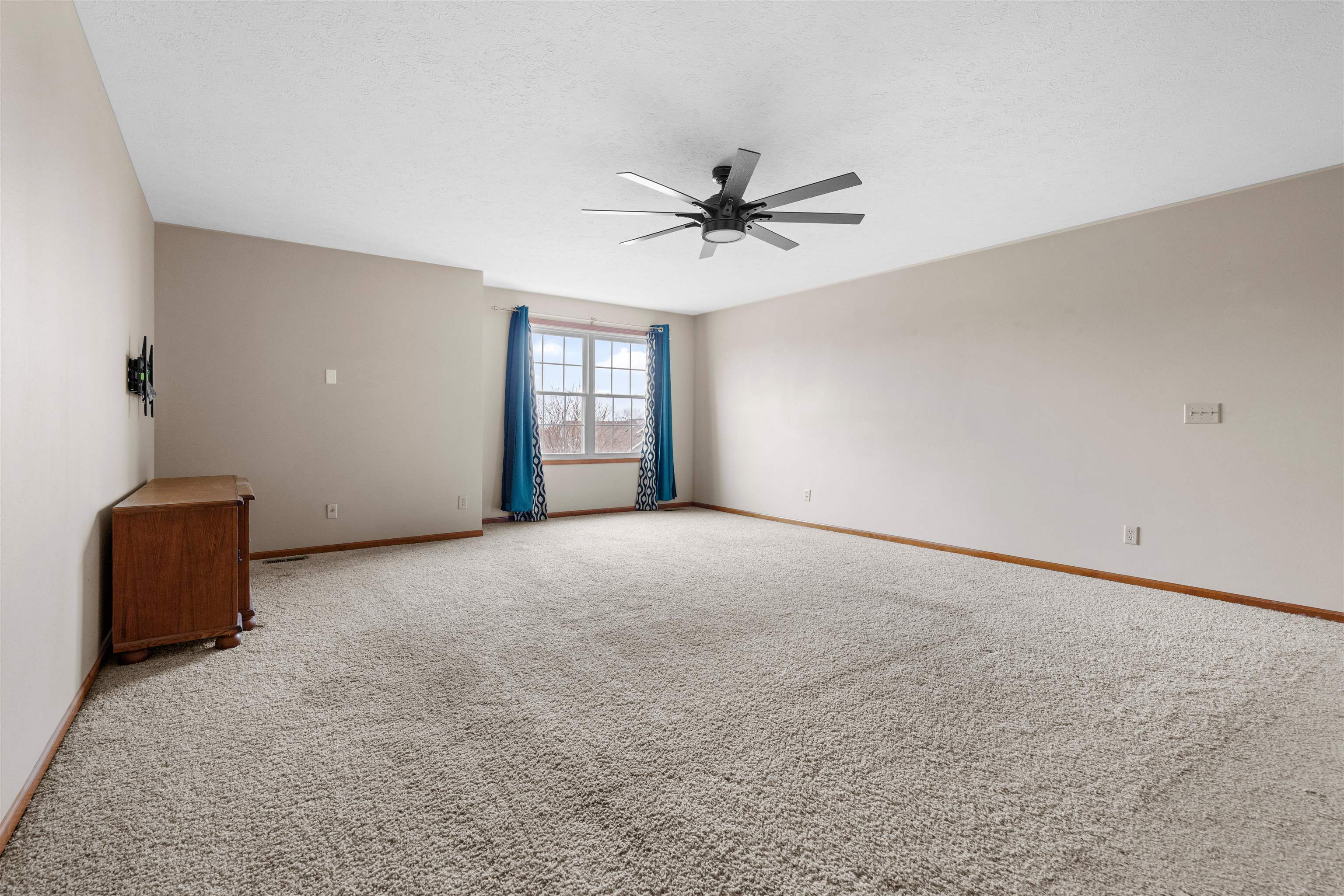 8507 Crooked Bend Road Machesney Park, IL 61115 - Photo 21 of 33 a view of a livingroom with a ceiling fan and window