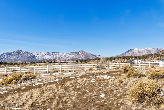 $725,000 | 8980 Crystal View Lane, Flagstaff, AZ 86004