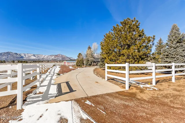 $725,000 | 8980 Crystal View Lane, Flagstaff, AZ 86004