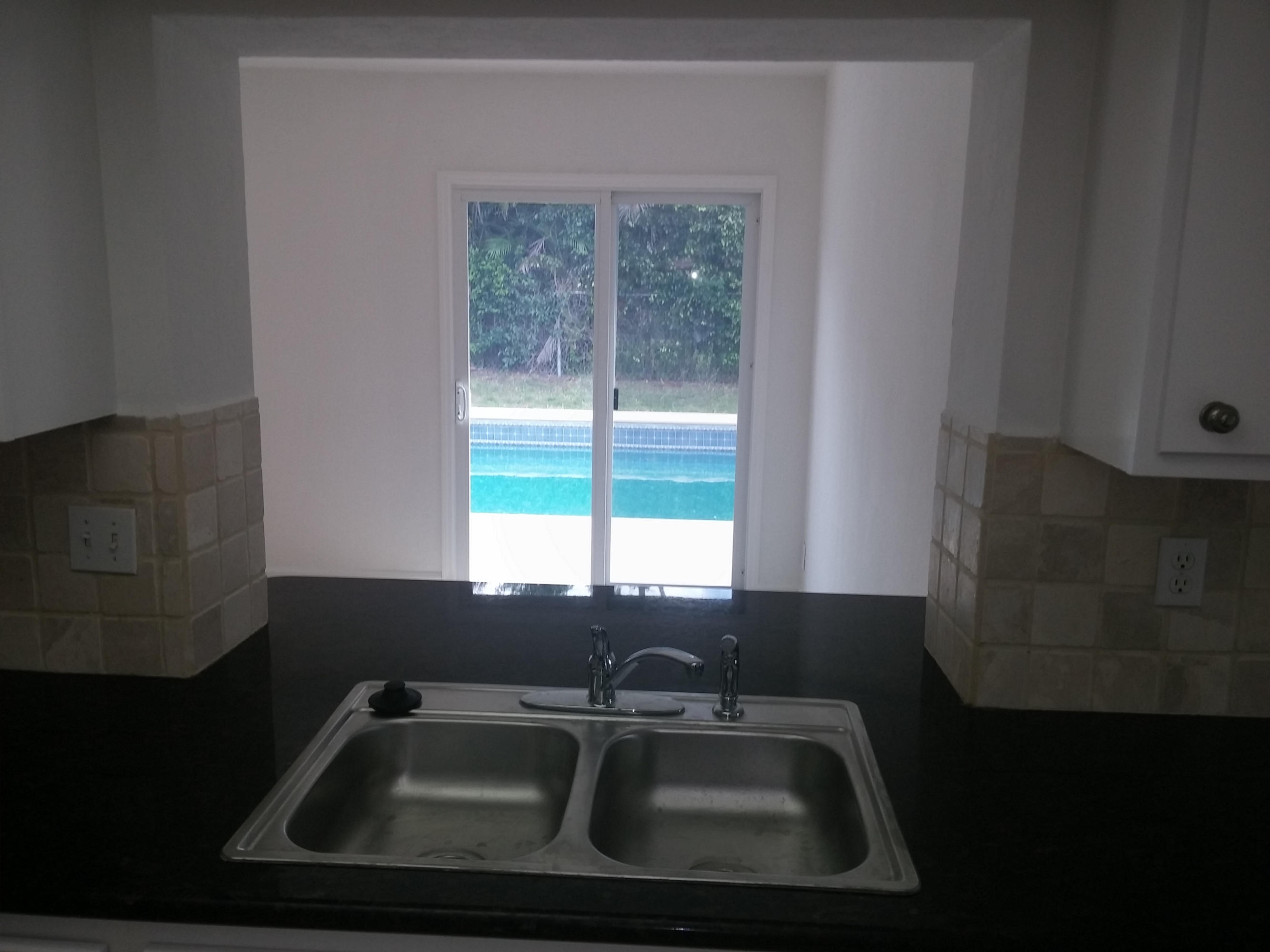 29 Tam O Shanter Lane Boca Raton, FL 33431 - Photo 7 of 18 a bathroom with a sink a bathtub and window