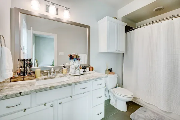 $3,995 | 2014 Crockett Street, Houston, TX 77007