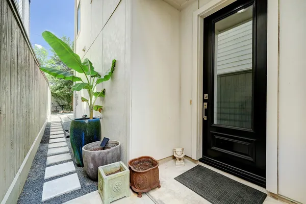$3,995 | 2014 Crockett Street, Houston, TX 77007