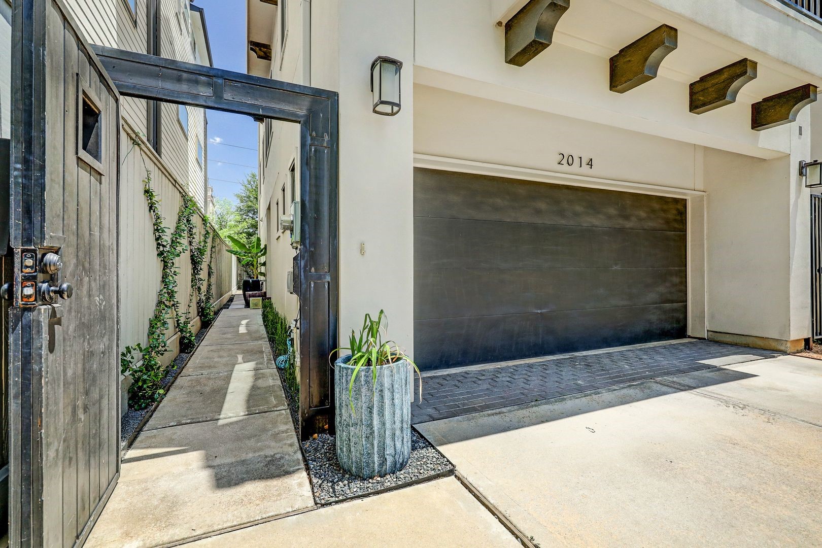 2014 Crockett Street Houston, TX 77007 - Photo 3 of 35