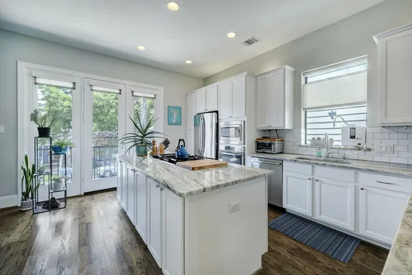 $3,995 | 2014 Crockett Street, Houston, TX 77007