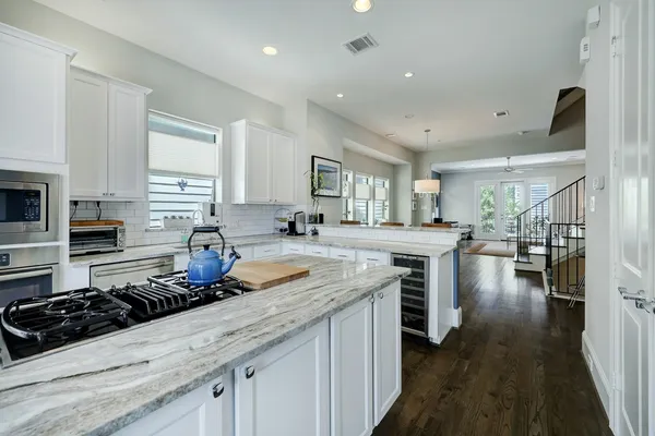 $3,995 | 2014 Crockett Street, Houston, TX 77007