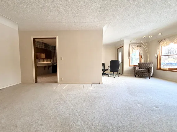 $357,500 | 622 Woodcrest Avenue, Worthington, MN 56187