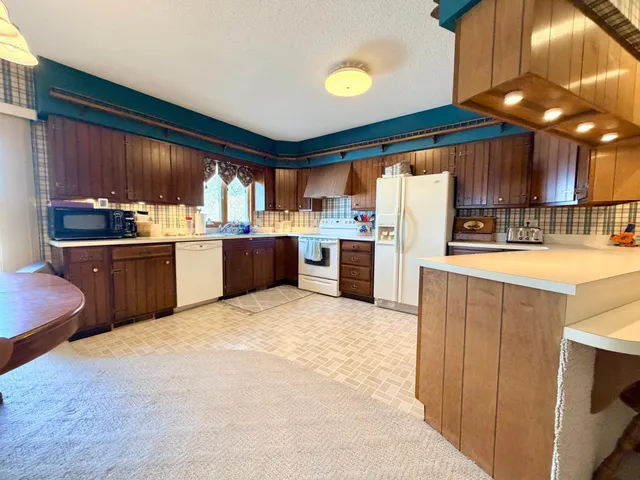 $385,000 | 622 Woodcrest Avenue, Worthington, MN 56187