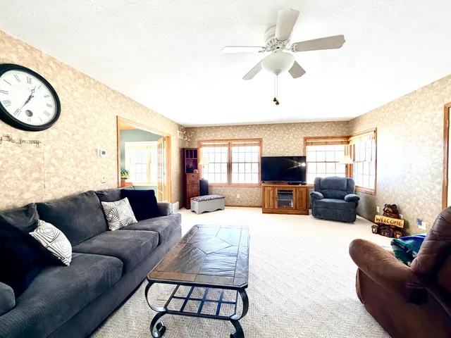 $385,000 | 622 Woodcrest Avenue, Worthington, MN 56187