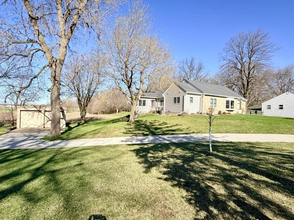 $357,500 | 622 Woodcrest Avenue, Worthington, MN 56187