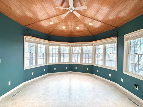 $357,500 | 622 Woodcrest Avenue, Worthington, MN 56187