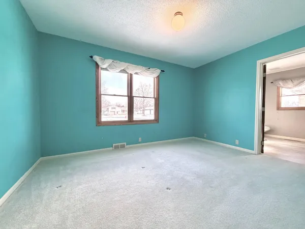 $357,500 | 622 Woodcrest Avenue, Worthington, MN 56187