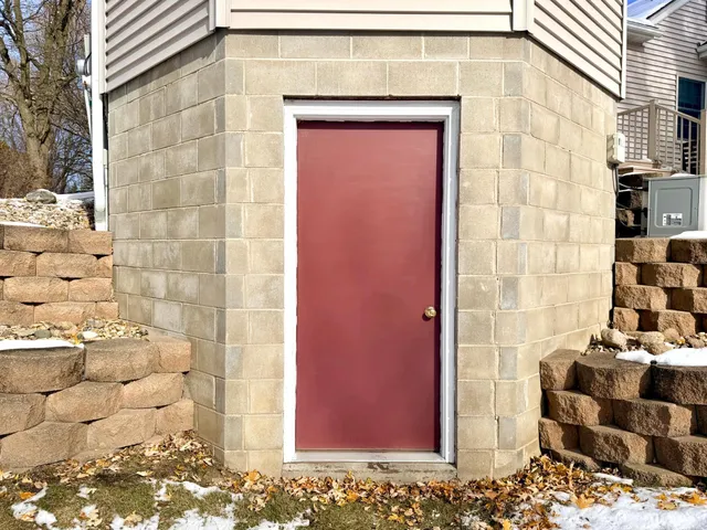 $385,000 | 622 Woodcrest Avenue, Worthington, MN 56187