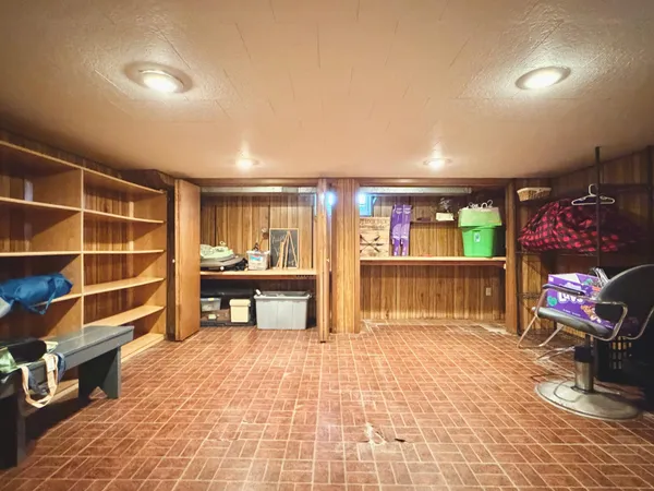 $357,500 | 622 Woodcrest Avenue, Worthington, MN 56187