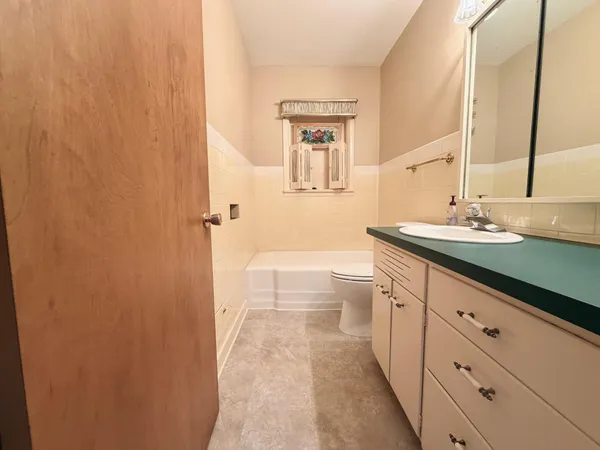 $349,900 | 622 Woodcrest Avenue, Worthington, MN 56187