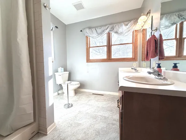 $357,500 | 622 Woodcrest Avenue, Worthington, MN 56187